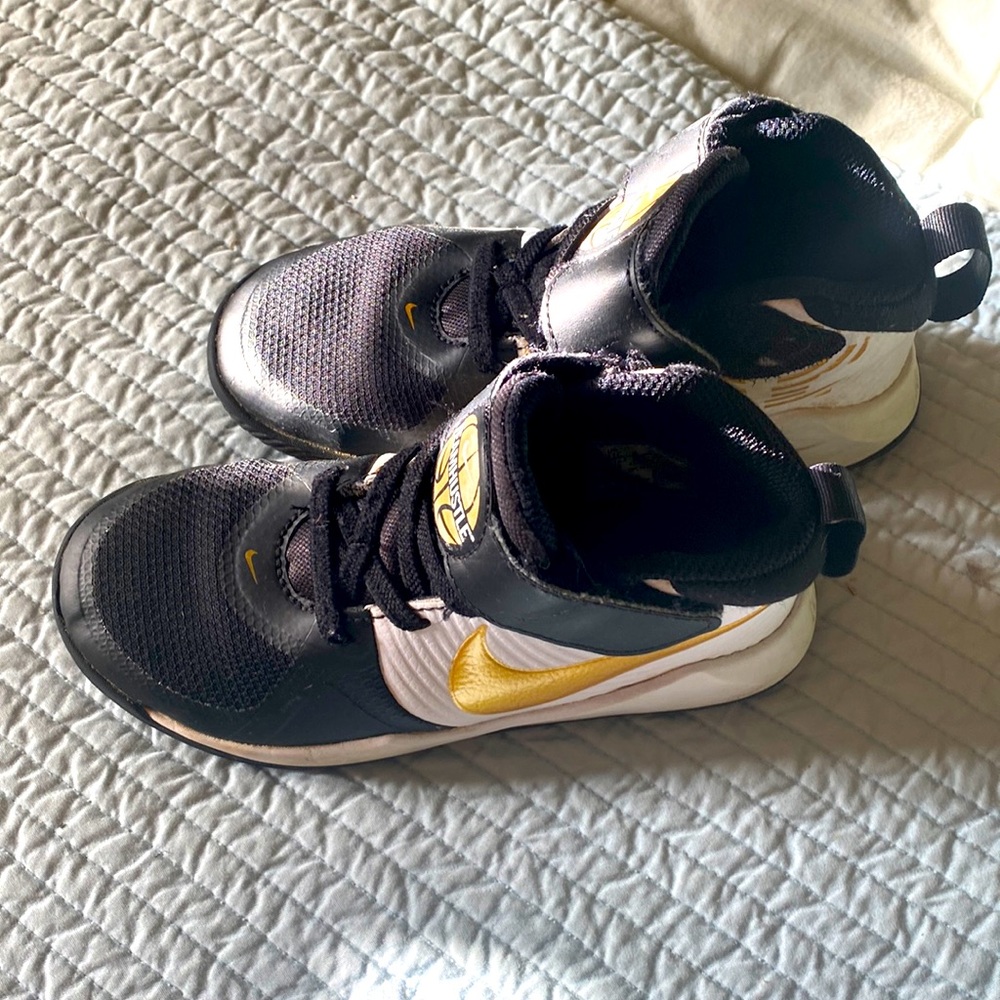 EUC Nike Basketball shoes size 11
